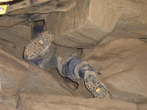 John Jones Stuck Upside down 
https://casocriminal.org/en/accidents/john-edward-jones-stucked-and-died-in-the-nutty-putty-cave/ 